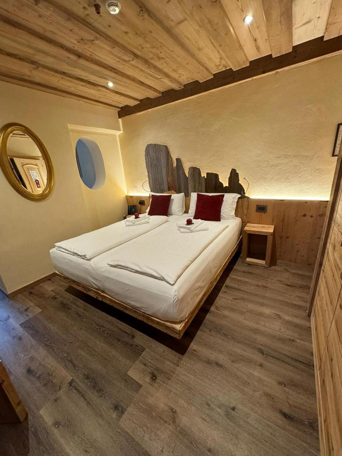 Hotel Ciasa Lorenzi Κορτίνα Ντ' Αμπέτσο Εξωτερικό φωτογραφία